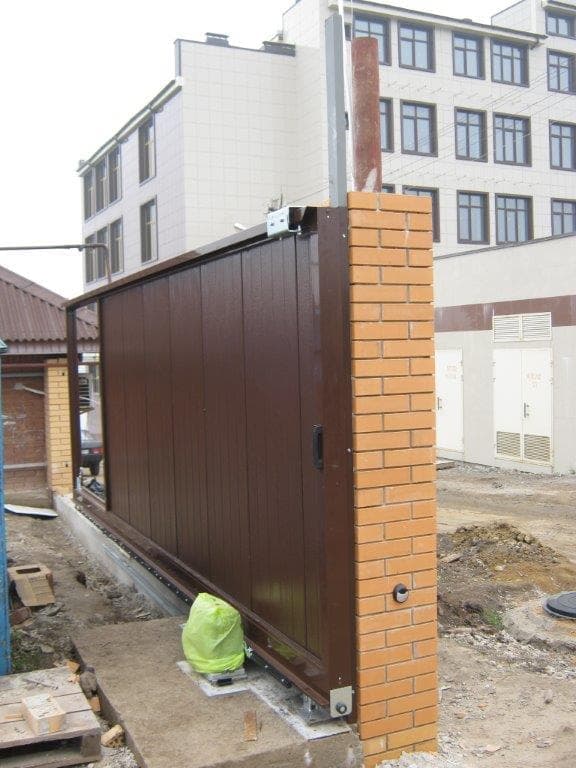 Производим установку откатных ворот в Приморско-Ахтарске, беремся за проекты любой сложности. Опыт работы наших сотрудников - более 12 лет. Цены Вас приятно удивят.