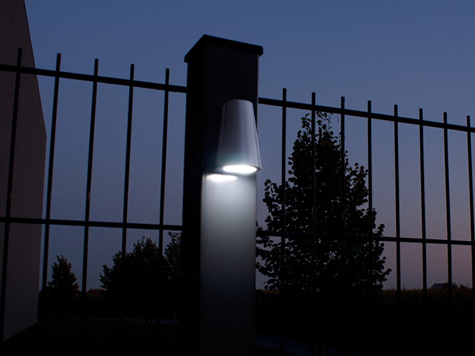 LED-освещение Locinox (Бельгия) TRICONE для ворот - в установленном виде