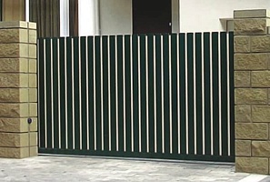 Откатные ворота Prestige Алютех с заполнением алюминиевыми экструдированными профилями различной ширины: 37, 82, 87 мм